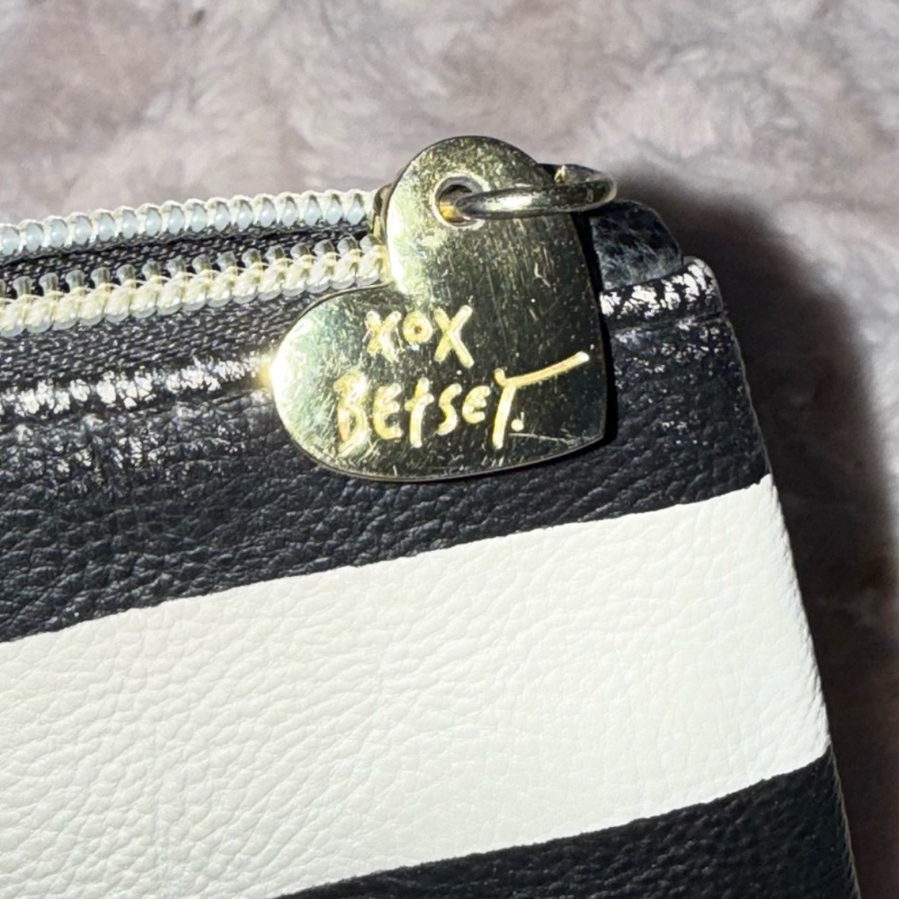 Xox Betsey Johnson Chic Striped Cosmetic or Travelers Clutch Pouch Bag - Picture 6 of 9